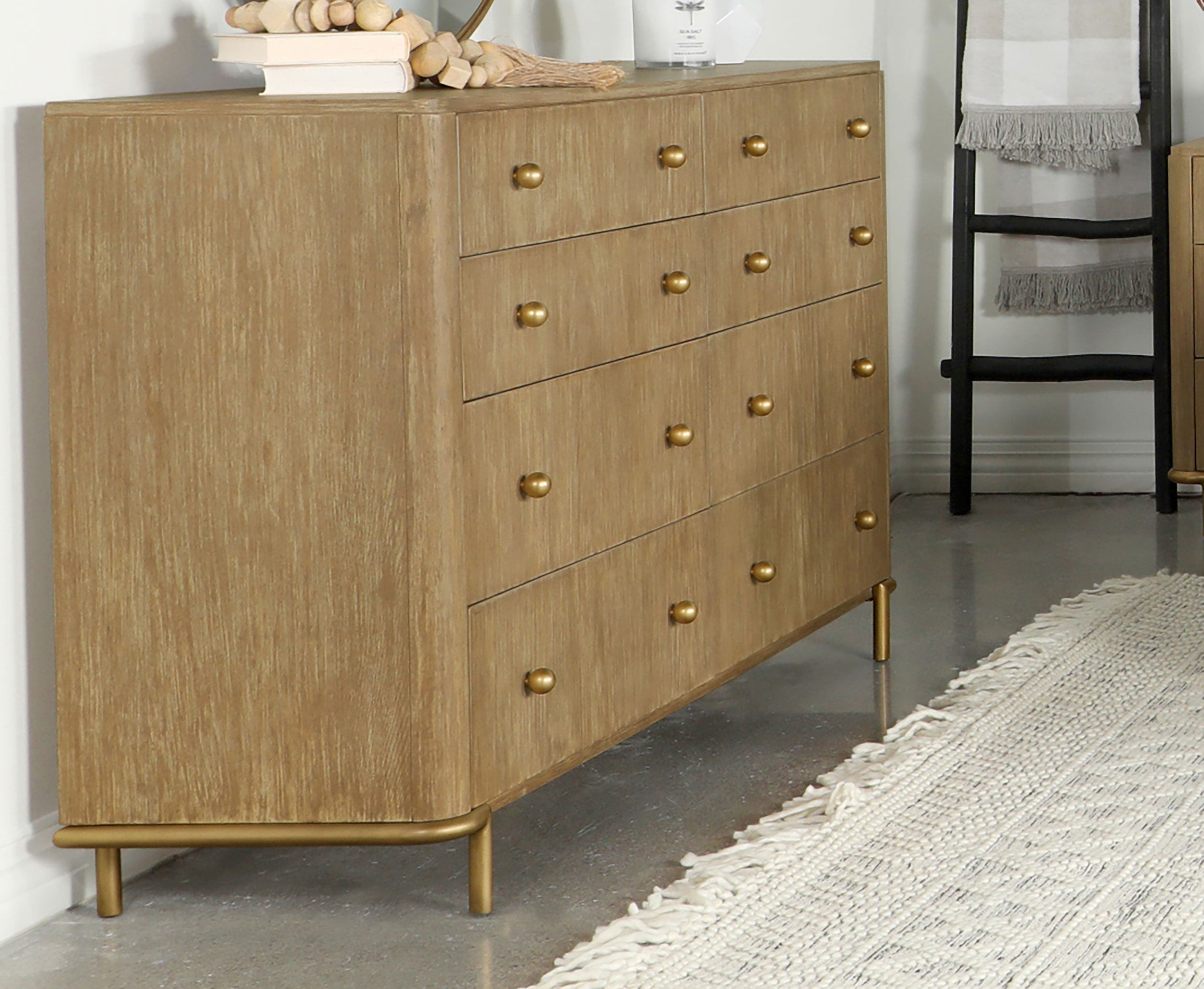 Arini Dresser